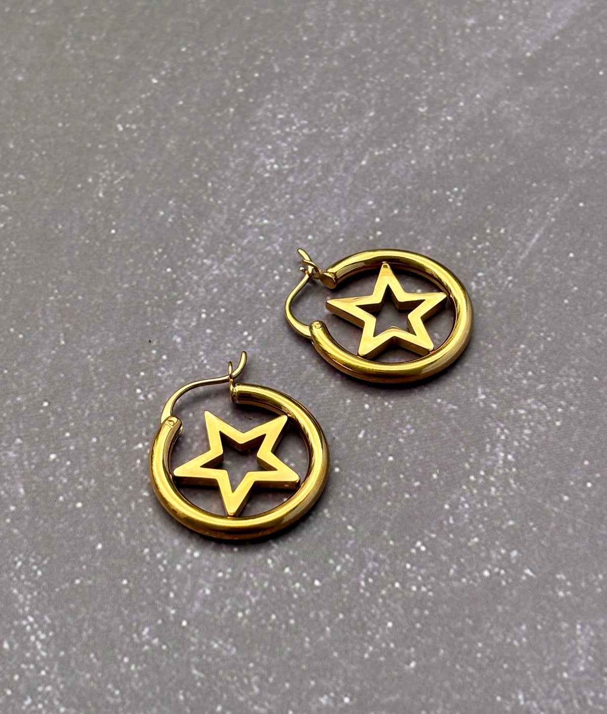Dainty Star Hoops — Gold